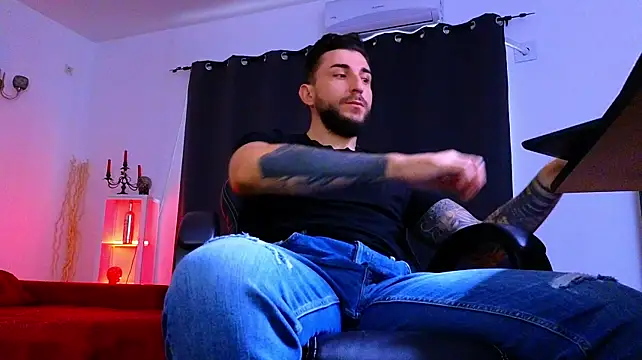 MightyAaron66 Adlı Modelin Canlı XXX Sohbeti