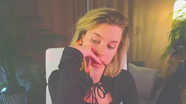 NoraMoreau live XXX chat