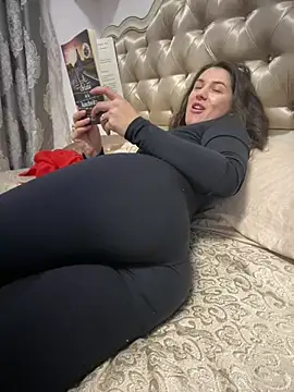 HotXMom_ Adlı Modelin Canlı XXX Sohbeti