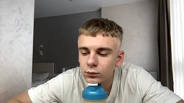 SoloFury 라이브 XXX 채팅