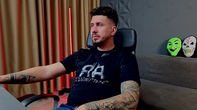 צ'אט XXX בשידור חי של LoganStroud