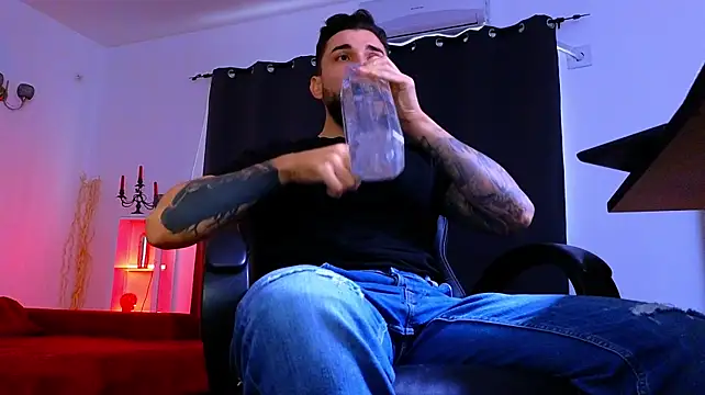 MightyAaron66 XXX чат на живо