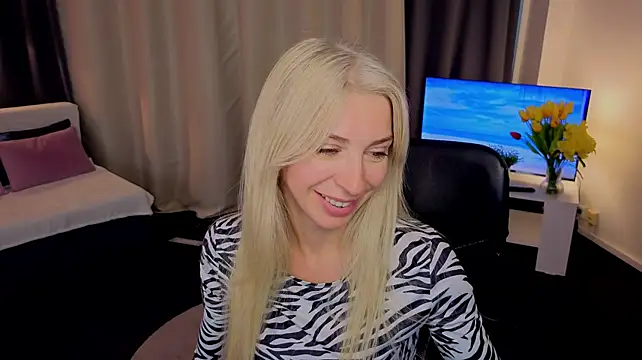EllisSkyy's Live XXX Chat