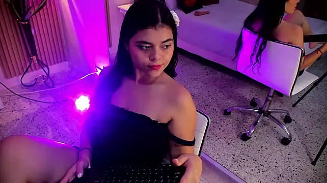 Bella-Bloom লাইভ XXX চ্যাট