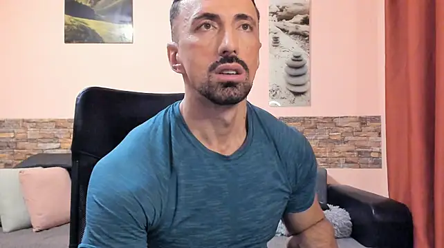 HotHunkTrainer XXX чат на живо