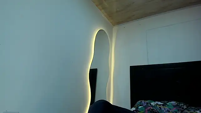 BustyGlow Chat XXX live