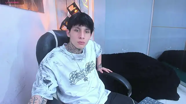 Cry_thereal élő XXX-chatje