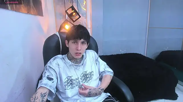 Cry_thereal's Live XXX Chat
