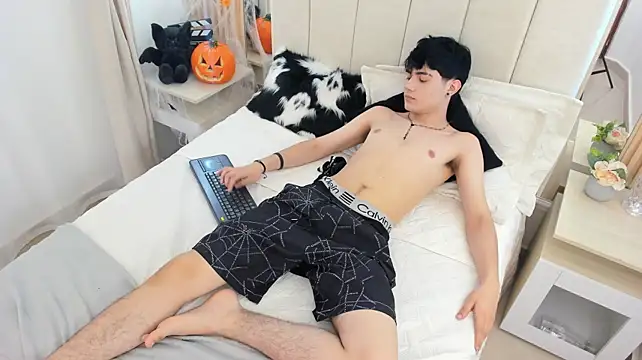 Alan__brook Adlı Modelin Canlı XXX Sohbeti