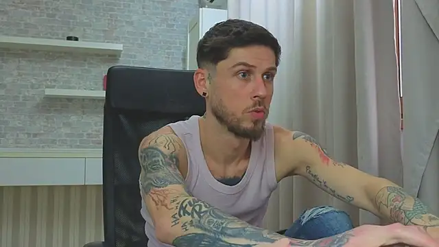 XXX chat uživo modela JonahShaw