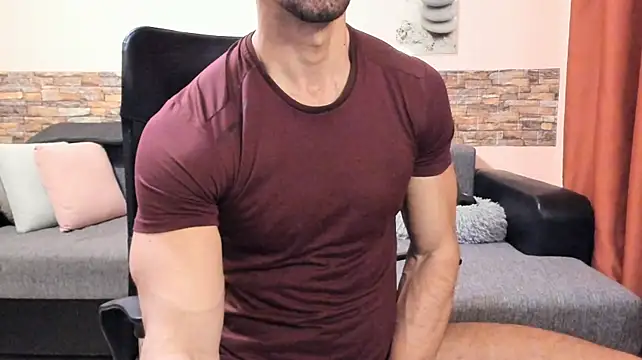 צ'אט XXX בשידור חי של HotHunkTrainer