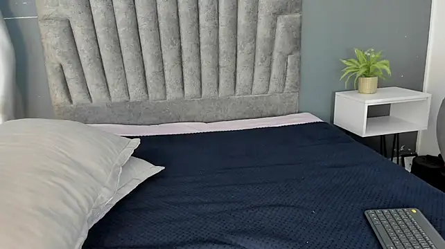 Charlie___Musk Adlı Modelin Canlı XXX Sohbeti