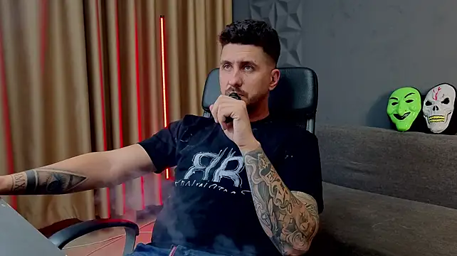 دردشة LoganStroud الجنسية المباشرة