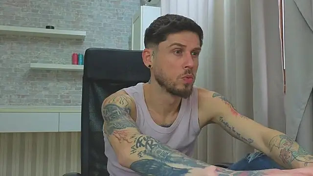 צ'אט XXX בשידור חי של JonahShaw