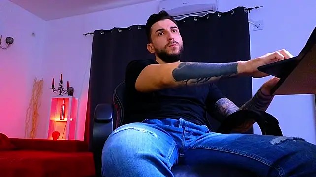 MightyAaron66 live XXX chat