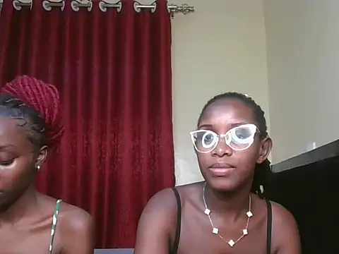 sexy_maya1 élő XXX-chatje