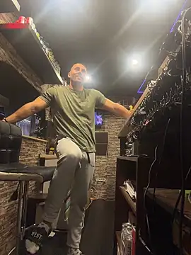 Johnytrain élő XXX-chatje