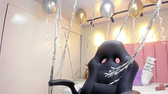 KATIAMOSS' Live XXX Chat