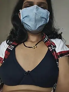 Shivani2002 Adlı Modelin Canlı XXX Sohbeti