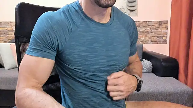 دردشة HotHunkTrainer الجنسية المباشرة