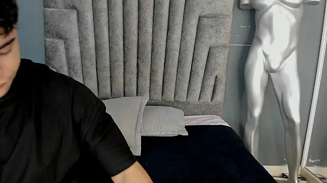 Charlie___Musk Adlı Modelin Canlı XXX Sohbeti
