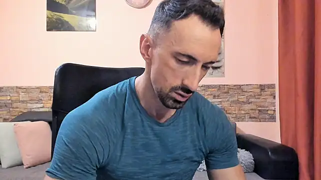 HotHunkTrainer Adlı Modelin Canlı XXX Sohbeti