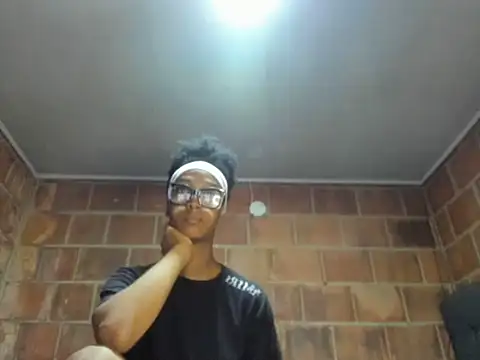 nahomy_james25's Live XXX Chat