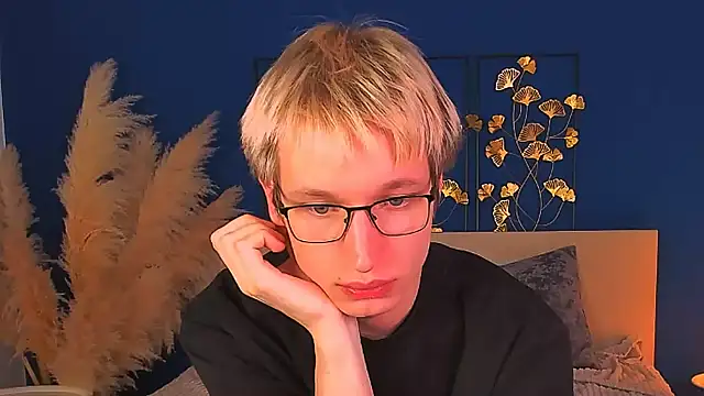ADRIAN_LUKS' Live XXX Chat