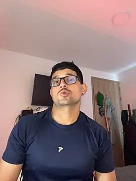TroyeKnight Live XXX-chat