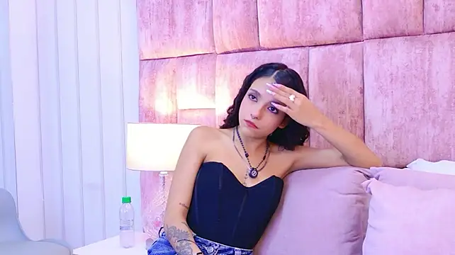 Chat +18 de MiaLaure ao vivo