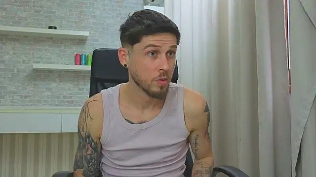 Chatroom XXX en direct de JonahShaw
