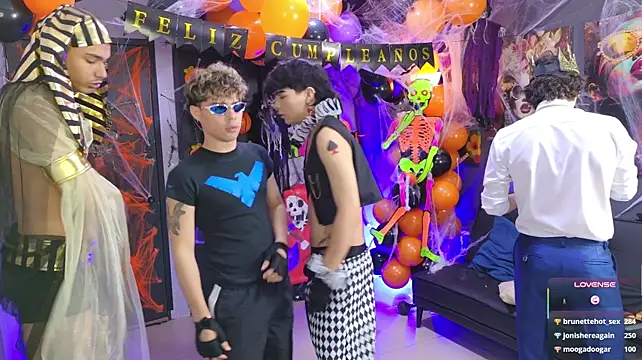 צ'אט XXX בשידור חי של Masters_sexx