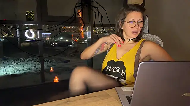 Chat XXX ao vivo de LinaMalinaz