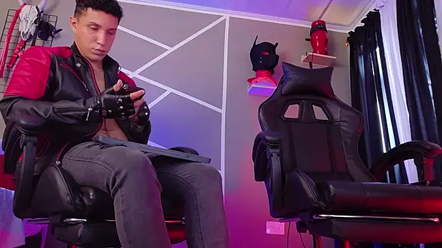 AngeloandEdward Adlı Modelin Canlı XXX Sohbeti