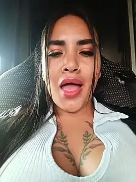 צ'אט XXX בשידור חי של MAYE__13