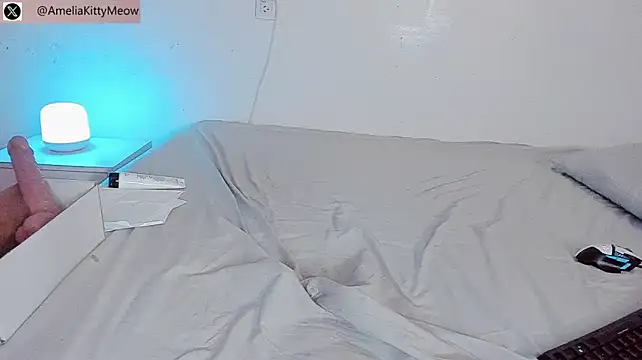 Amelia75 即時 XXX 聊天