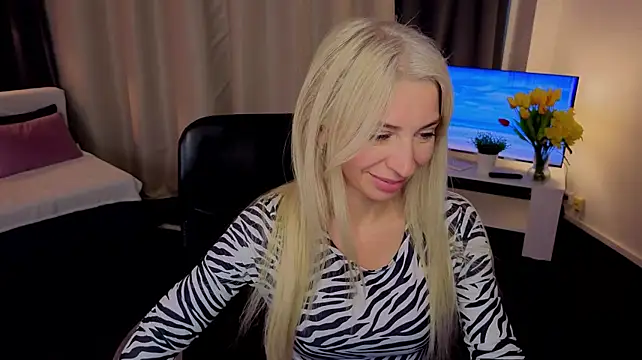 EllisSkyy's Live XXX Chat