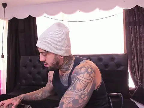 Chat +18 de Matt_Smith__ ao vivo