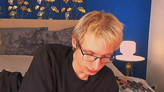 ADRIAN_LUKS' Live XXX Chat