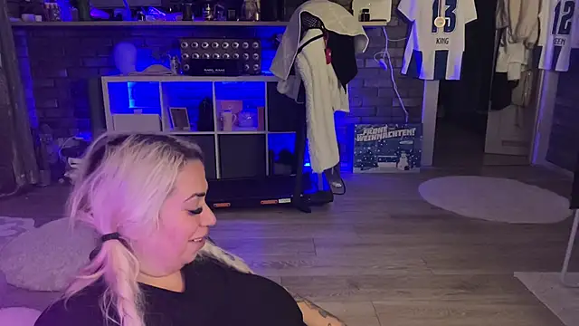 Monageil's Live XXX Chat