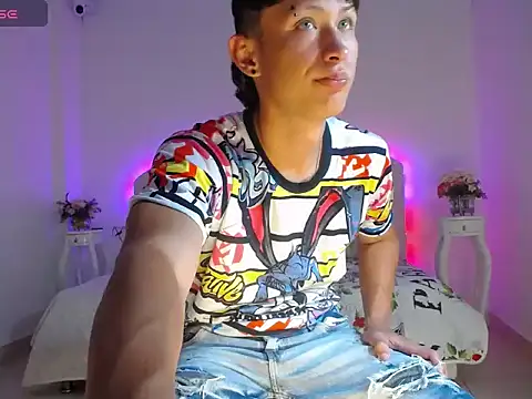 Maverick27_ Live XXX Chat