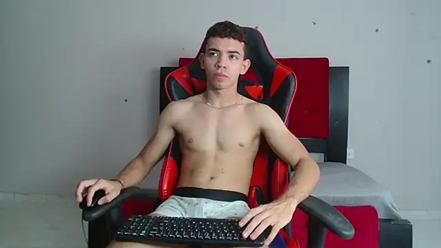 Chatroom XXX en direct de CamiloRoss_