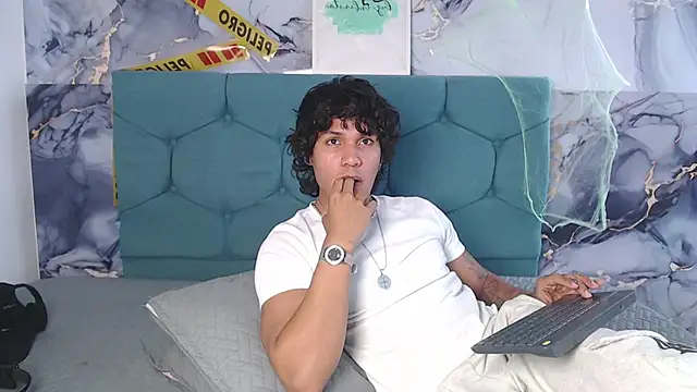צ'אט XXX בשידור חי של MaximilianRoth