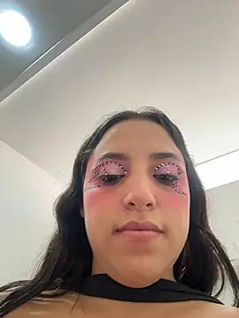 MeggyMae_ élő XXX-chatje