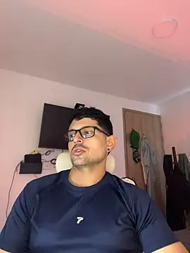 XXX chat uživo modela TroyeKnight