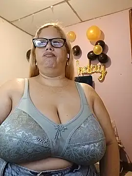 EllisW8 লাইভ XXX চ্যাট