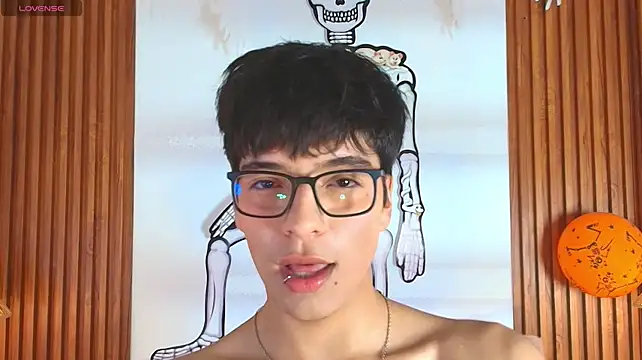 Milo_Wolff Pertunjukan Webcam