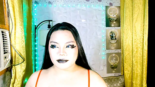 הופעת וובקאם של TSbrianaHugeCock