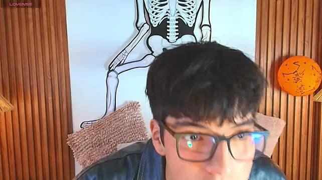 צ'אט XXX בשידור חי של Milo_Wolff