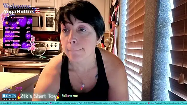 YogaHottie76's Live XXX Chat